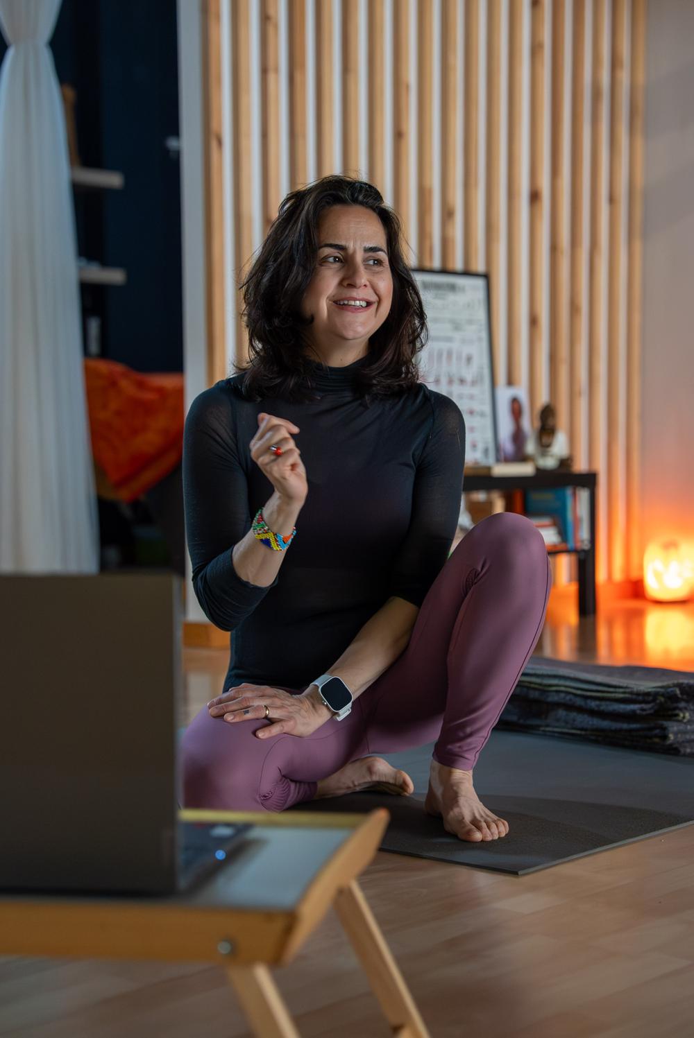 Marisol Dy Sánchez sonriendo durante una clase